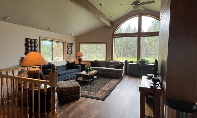 Nordman House | Relax by Priest Lake your cozy retreat within 2 miles to Elkins and the lake