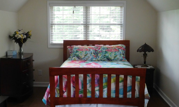 Lyman Apartment | Relax by the lake in private studio apartment.