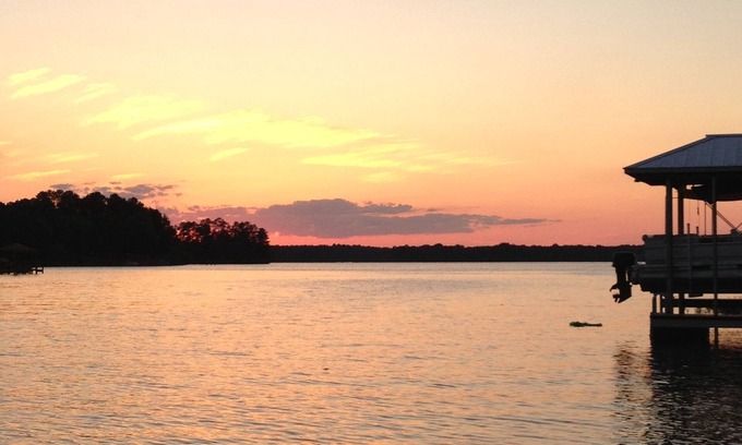 Ridgeway House | Relax & enjoy your morning coffee while overlooking beautiful Lake Wateree!