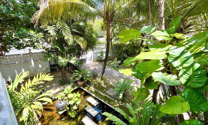 Chang Phueak House | Relax in a Sunny Bedroomwith AC in a Modern Thai House, Perfect Location.
