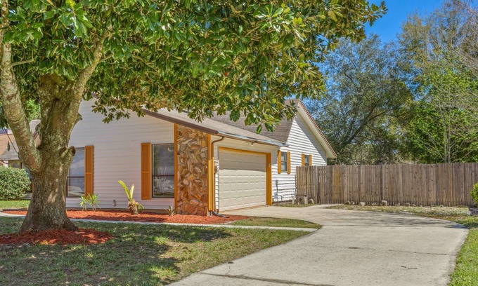 Southside House | Relax in Comfort at Blue Heron |Dogs Ok |Fenced |Grill |Near St Johns River, Golf Courses & Dining