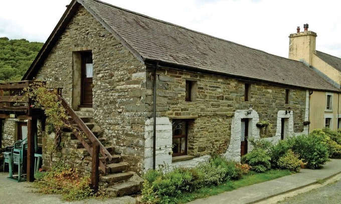 Llanybydder Cottage | Relax in Mountain View Cottage at Cwmiar Farm