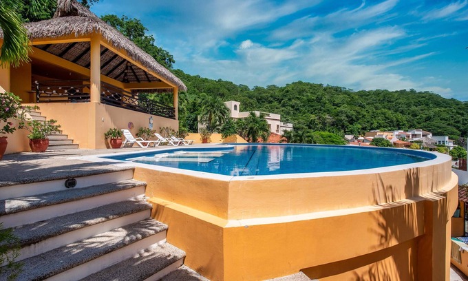 Crucecita House | Relax in this spacious home in a quiet community with shared pool and BBQ area