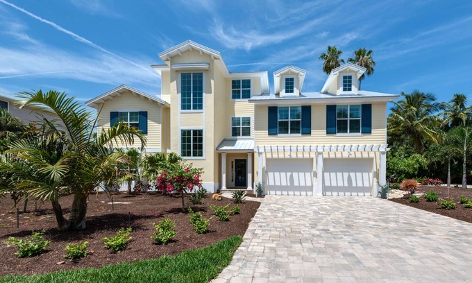 Captiva House | Relax in this renovated home that sleeps 10. Near the village and beach