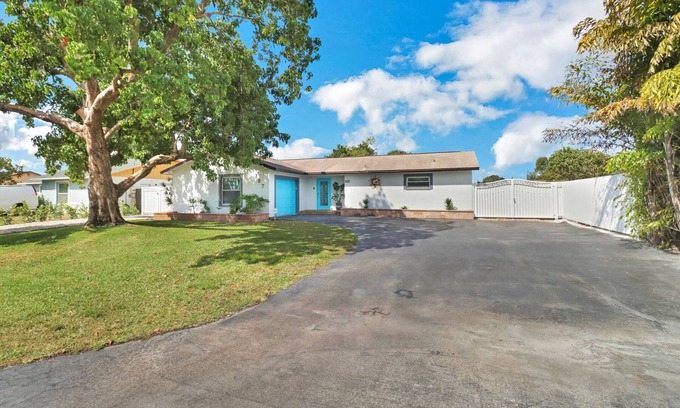Golden Gate House | Relax in your Private Paradise.