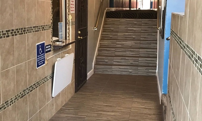 Mid-Wilshire Hotel | Relax Inn Motel