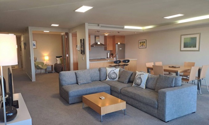 Taupo Apartment | Relax on Roberts - Modern and Central Apartment - Free Wi-Fi