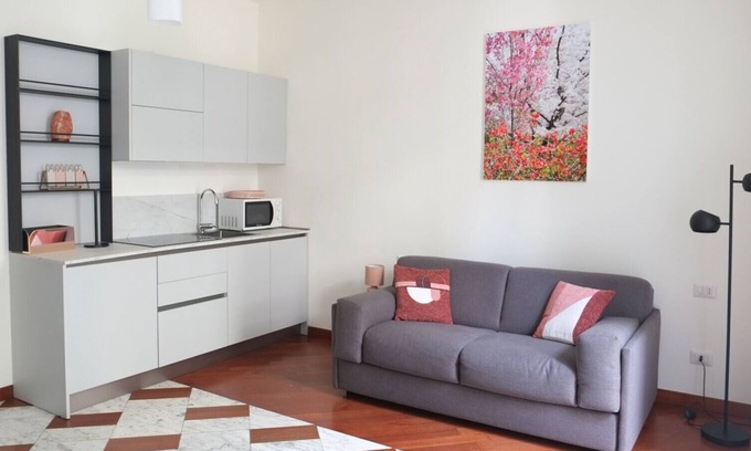 Tricolore Apartment | Relax Studio in Risorgimento/Piazza V Giornate!
