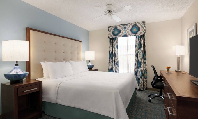 Villas Hotel | Relax & Unwind! 3 Spacious Units, FREE Parking, Minutes to Lakes Regional Park!