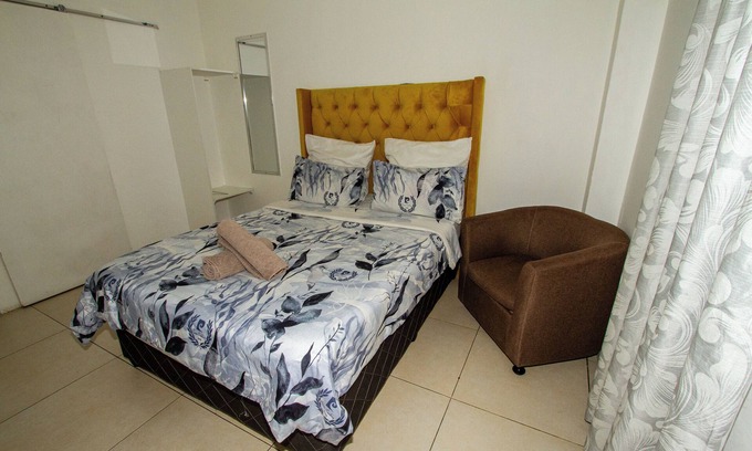 Cape Town Cabin | Relax & Unwind at LodgeOn91 !