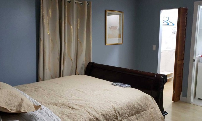 Port Malabar House | Relax with the whole family at this peaceful place to stay in SE Palm Bay.