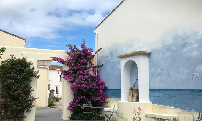 La Flotte Apartment | Relaxation in a residence with swimming pool in La Flotte en Ré