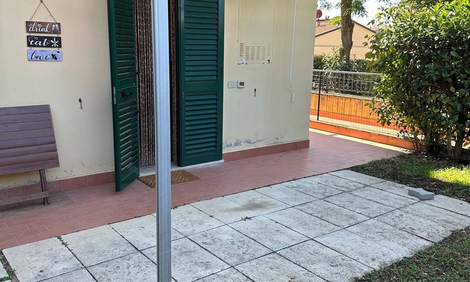 Guardistallo Apartment | Relaxation sea view with garden