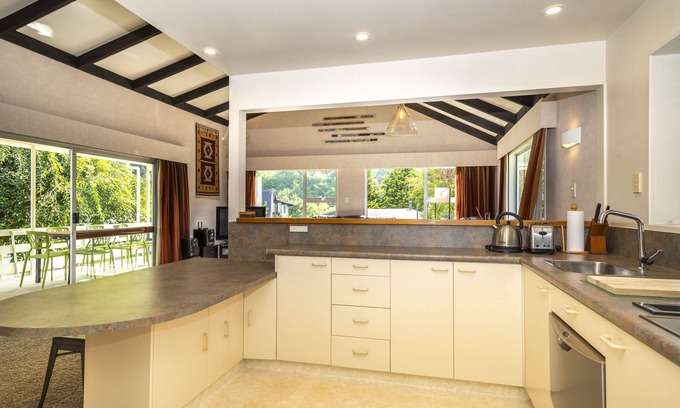 Arrowtown House | Relaxed Arrowtown stay minutes from Town Centre with games room
