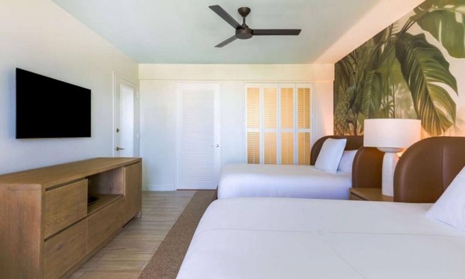 Nassau Hotel | Relaxed Retreat | Room with Balcony! Pool, Onsite Dining & Bar, Pets Allowed!