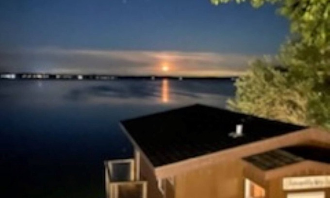 Stoughton House | Relaxi-Cabin. On the water!nBeautiful sunrises and fun place to relax!