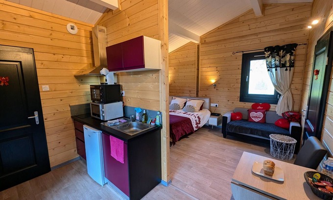 Fougerolles-Saint-Valbert Cottage | Relaxing chalet with spa and sauna near 1000 Ponds