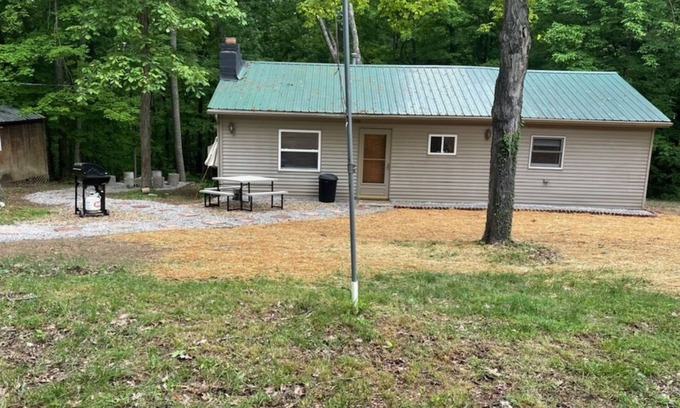 Glouster Cabin | Relaxing 2 bedroom cabin near Burr Oak State Park
