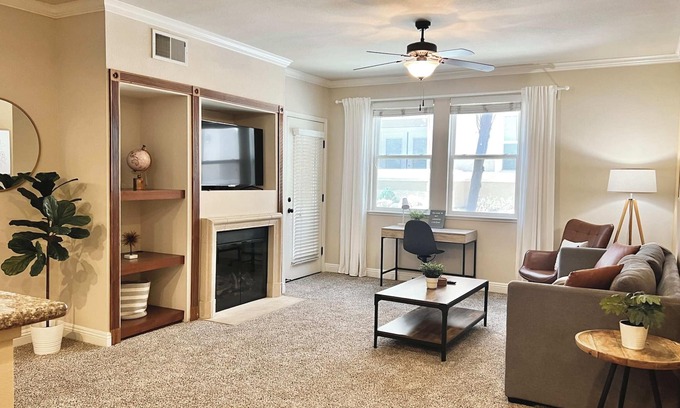 Reno/Tahoe Airport Apartment | Relaxing 2-BR Apt with Pool, Hot Tub & Gym