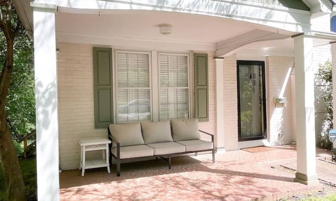 Plaza Midwood Apartment | Relaxing 2BR Escape|Backyard-BBQ-Outdoor Furniture