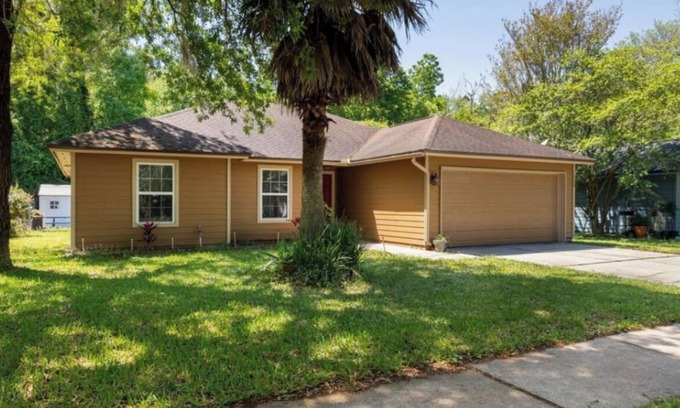 Northside House | Relaxing 3 Bedroom Home With Hot Tub