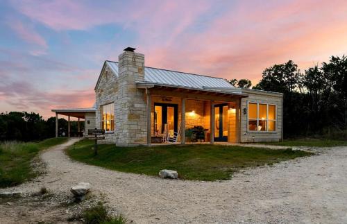 Dripping Springs House | Relaxing Accessible Cottage with Outdoor Fireplace for a Peaceful Getaway near Austin, Texas