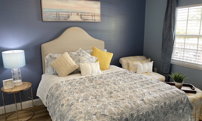 Central Naples Condo | Relaxing and peaceful at Miravista condo 5 min drive from the beach!