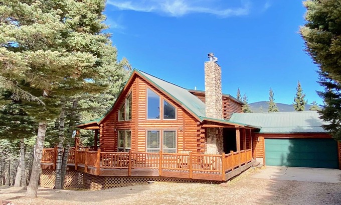 Cuchara House | Relaxing, Bright, and Spacious Cuchara Log Cabin