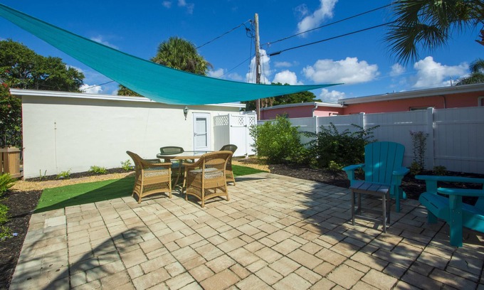 Vero Beach Cottage | RELAXING COMFORT - SAND DOLLAR COTTAGE - STEPS TO SOUTH BEACH & PARK