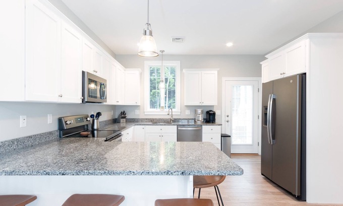 Arundel Cottage | Relaxing Cottage in Gated Community with Pool!