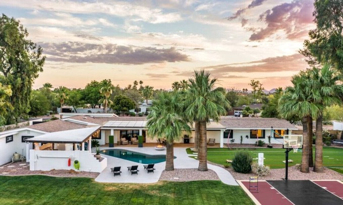 Paradise Valley Village Villa | Relaxing Desert Oasis–Outdoor Fun+Pool - Sleeps 17