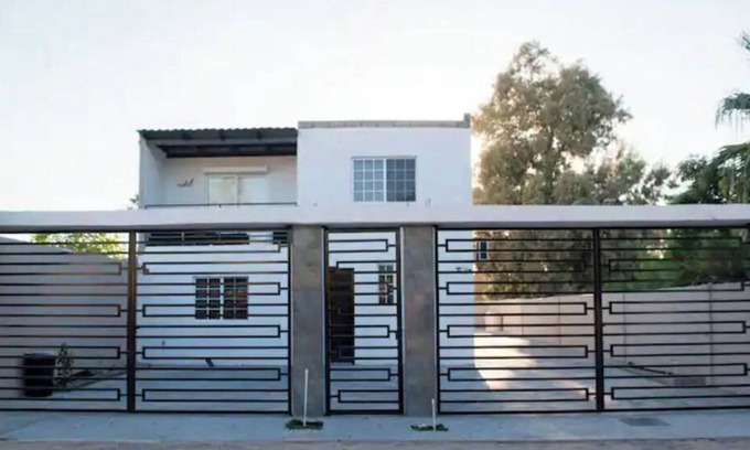 Penasco House | Relaxing Getaway w/Pool, Billiards, Steps to the Beach – Perfect for Families!