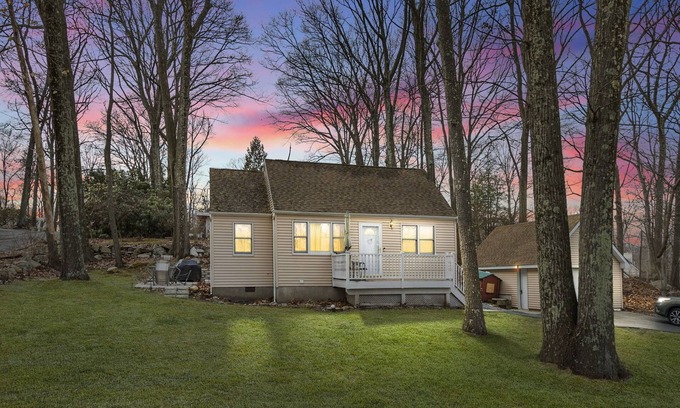 Lake Hopatcong Cottage | Relaxing getaway near the largest lake in NJ