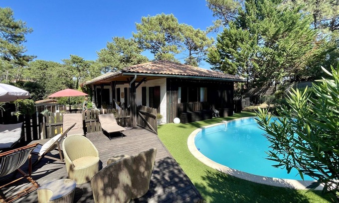 Piraillan House | Relaxing holiday house with pool close to the market