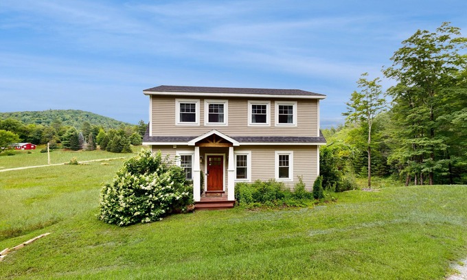 Cavendish House | Relaxing home, gas fireplace, jetted tub, wifi, ping-pong, w/d, views & wifi