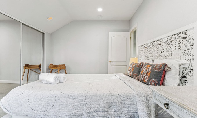 El Granada House | Relaxing Home – ocean views w/hot tub, & short walk to beach!