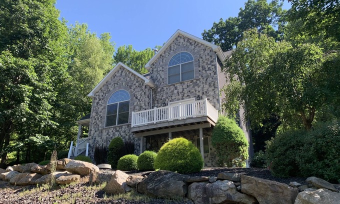 Sybertsville House | Relaxing home on wooded hillside lot in Eagle Rock Resort - E. R. Owners Only
