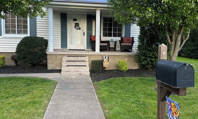 Summerlee House | Relaxing Home w/Private Pool near NRG National Park ☀️🏖 (Family/pet Friendly)