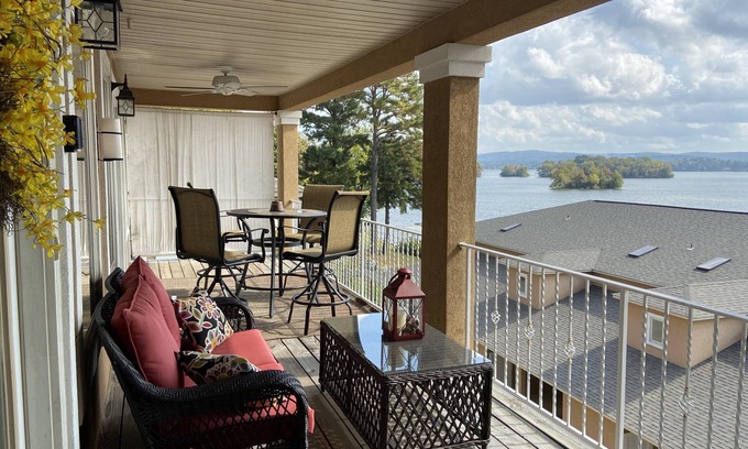 Lake Hamilton Condo | Relaxing Lake View Condo