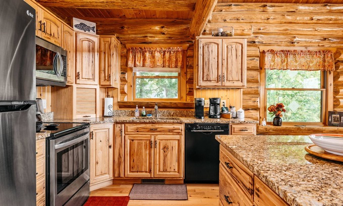 Bellaire Cabin | Relaxing Lakefront Log Cabin home on Clam Lake!