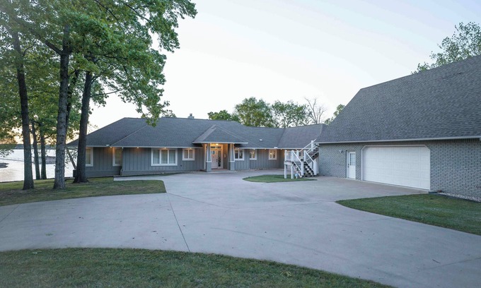 Grove House | Relaxing Lakefront property located on Beautiful Grand Lake of the Cherokees!