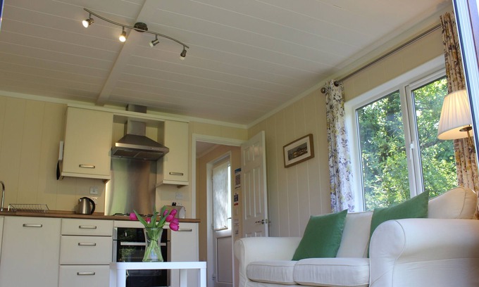 Funtington Cabin | Relaxing Lodge, Sleeping 3 & Surrounded by Tranquil Gardens - Nearby Goodwood