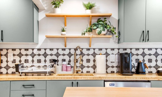 Gunbarrel House | Relaxing Modern Basement Suite w/Private Entrance