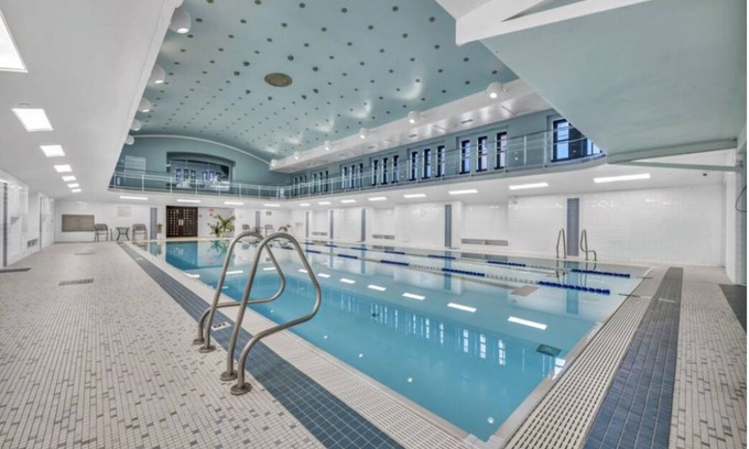 Downtown Cleveland Apartment | Relaxing & Modern Playhouse Square Apartment! Pool/Steam Room/Gym