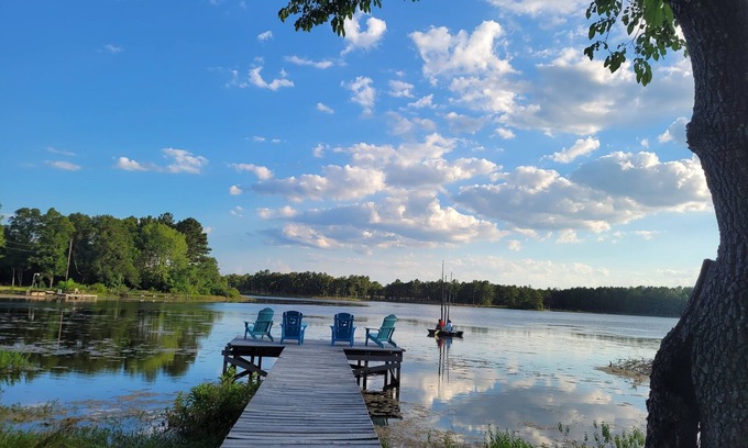 Huntsville Cottage | Relaxing newly-renovated 3/2 lakeside retreat with private dock