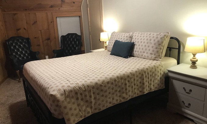 Holland Cabin | Relaxing, peaceful, cozy lodge in Holland - 10 minutes from Saugatuck!