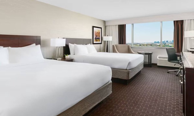 Phoenix Hotel | Relaxing PHX Retreat with Outdoor Pool, Dog-friendly & Free Airport Shuttle