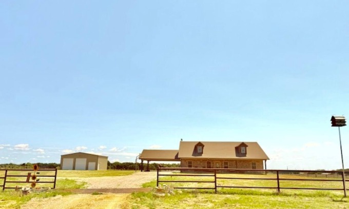 Kingston House | Relaxing Ranch Style Lake House