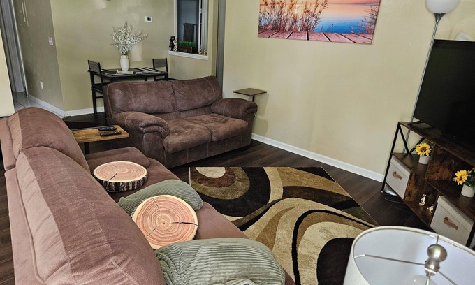 Tallahassee House | Relaxing Retreat House on Chateau Lane 2 Bed/2 Bath near FSU and FL Capital