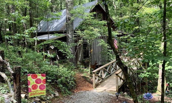 Lakemont Cabin | Relaxing Rustic Cabin